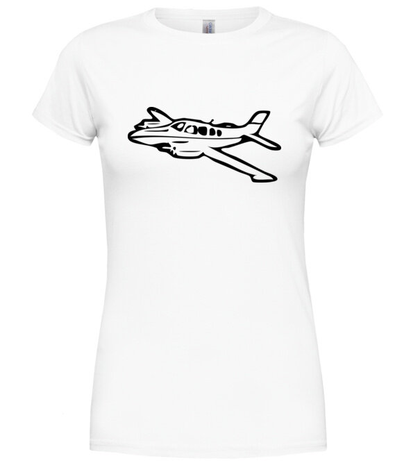  model  pe tricou