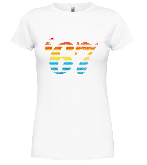  model  pe tricou