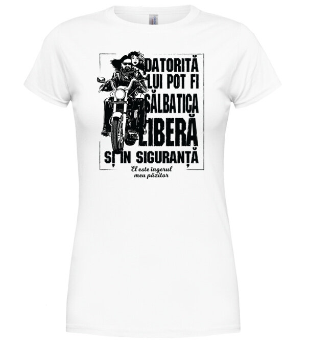  model  pe tricou