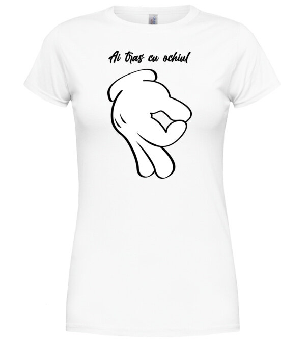 model  pe tricou