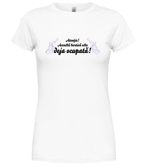  model  pe tricou