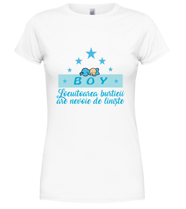  model  pe tricou