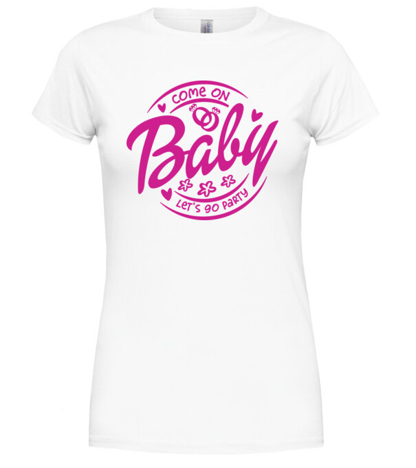  model  pe tricou