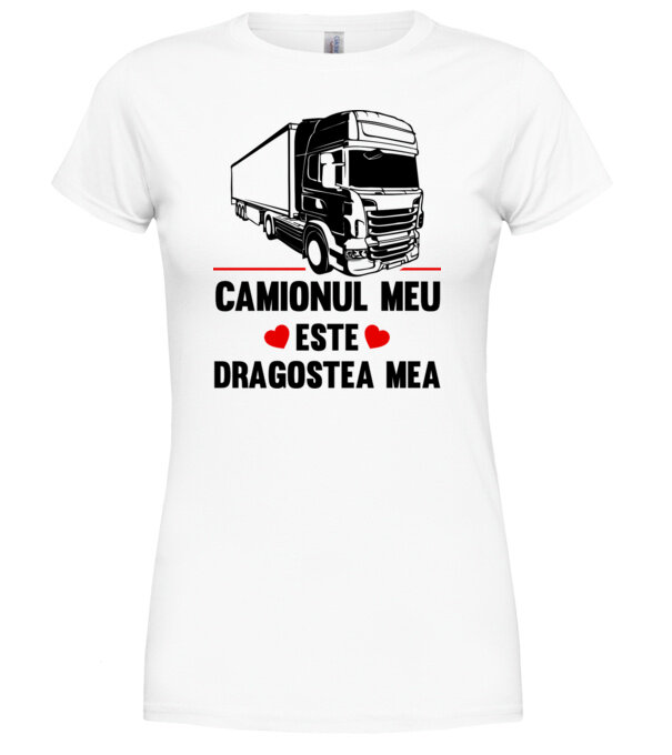  model  pe tricou