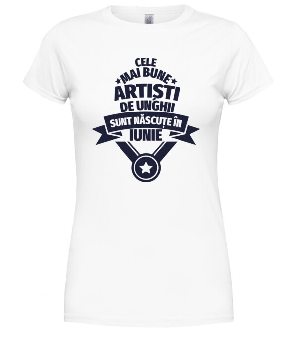  model  pe tricou