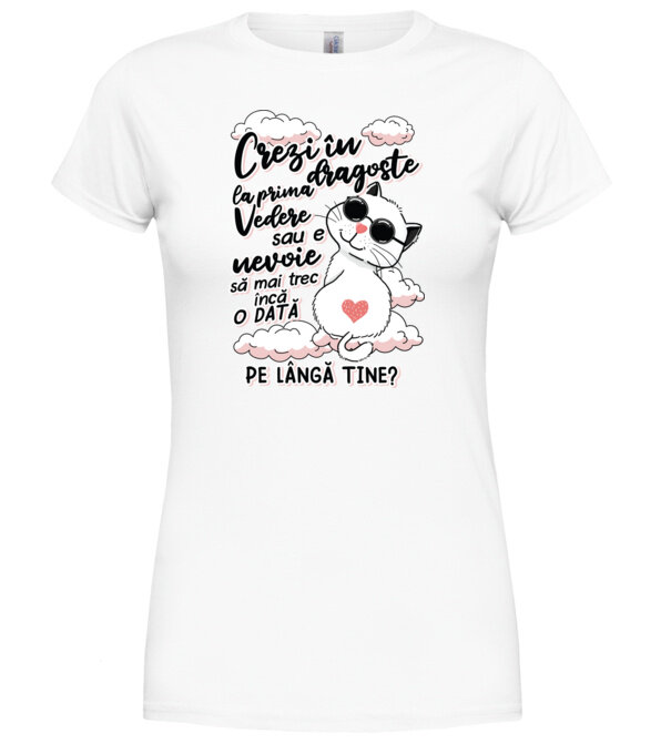  model  pe tricou