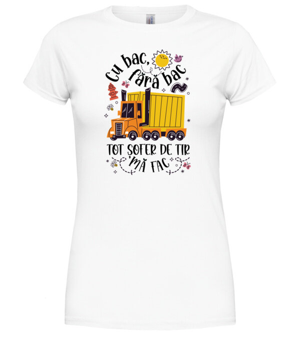  model  pe tricou