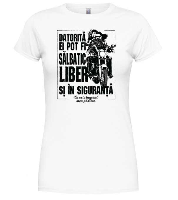 model  pe tricou