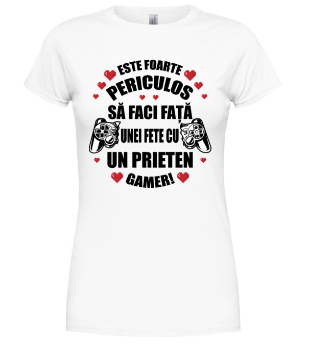  model  pe tricou