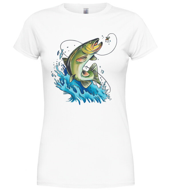  model  pe tricou