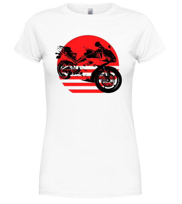  model  pe tricou