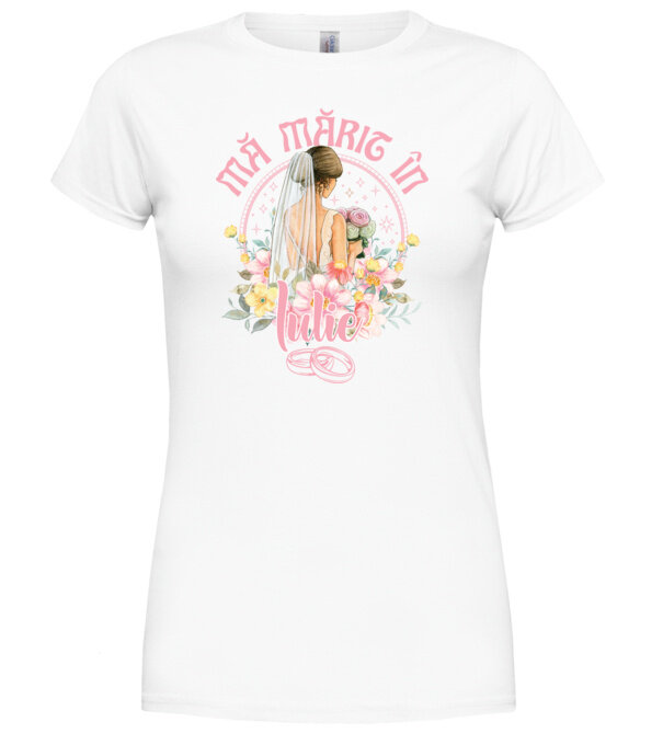  model  pe tricou