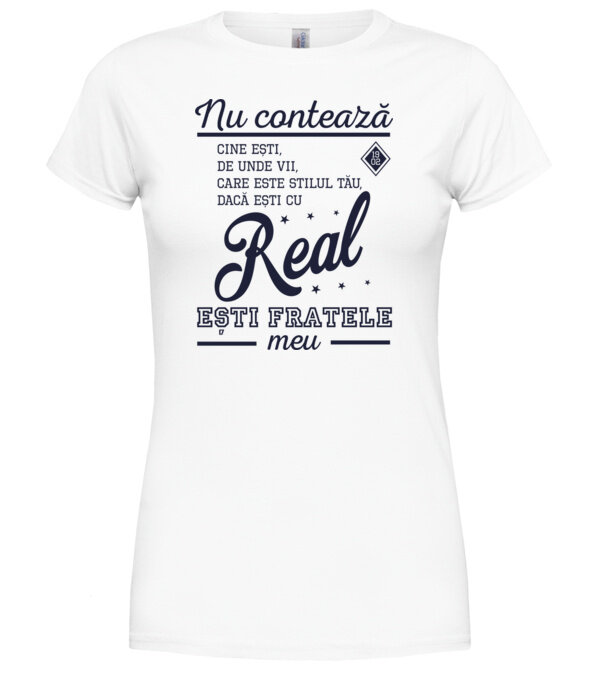  model  pe tricou