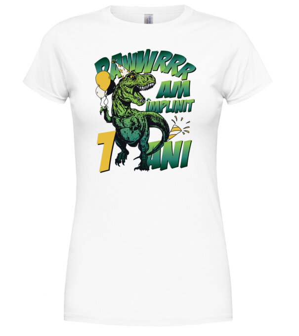  model  pe tricou