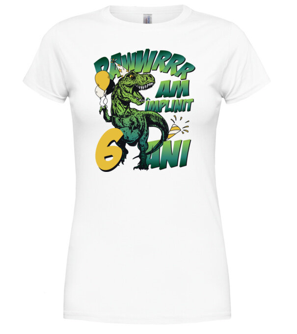  model  pe tricou