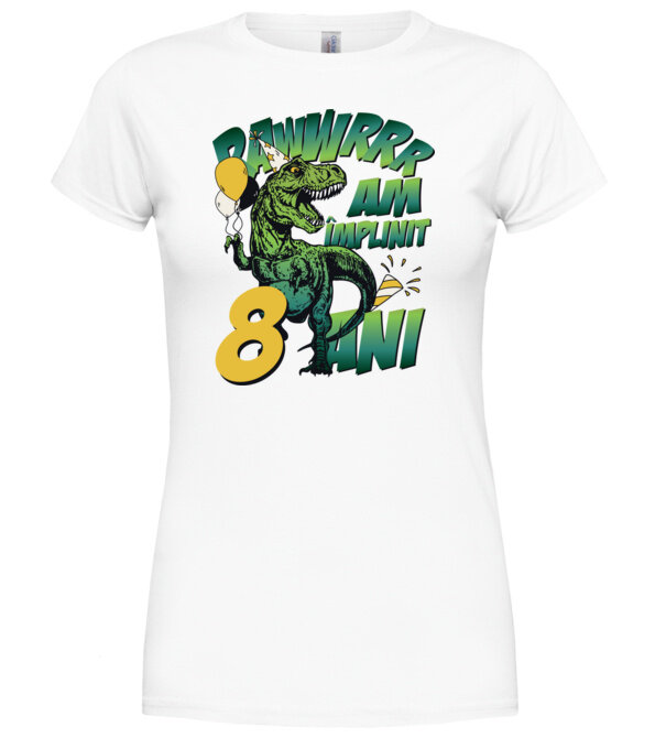  model  pe tricou