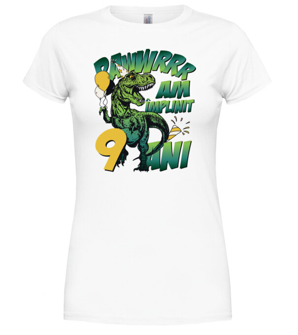  model  pe tricou