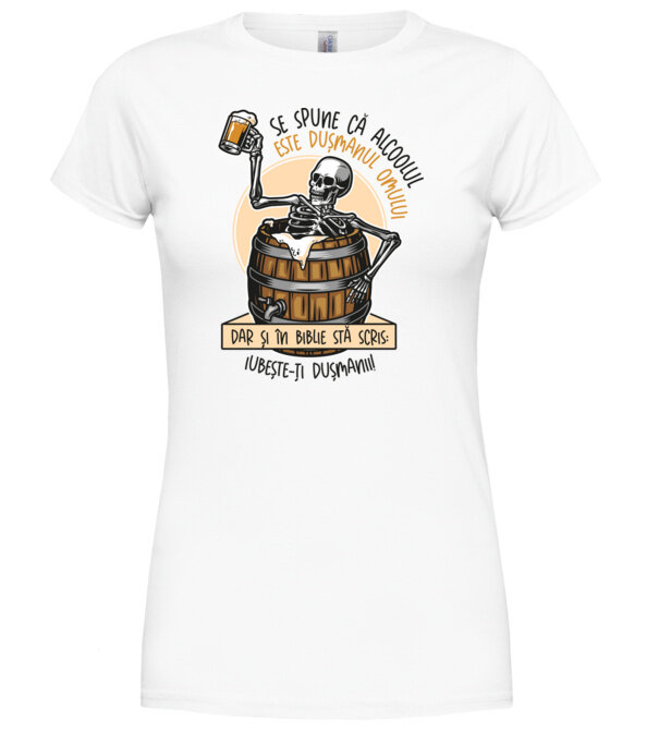  model  pe tricou
