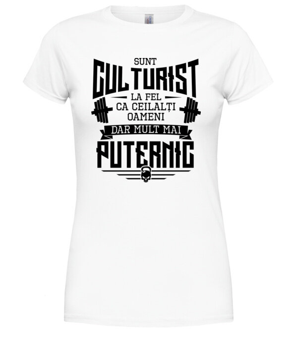  model  pe tricou