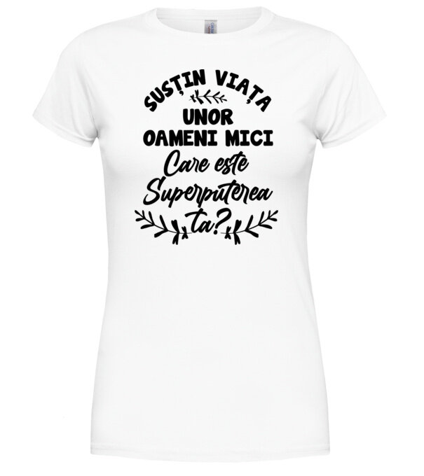  model  pe tricou