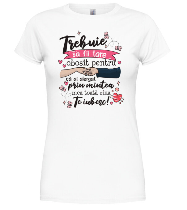  model  pe tricou