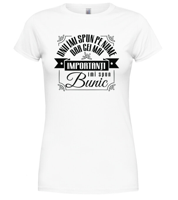 model  pe tricou