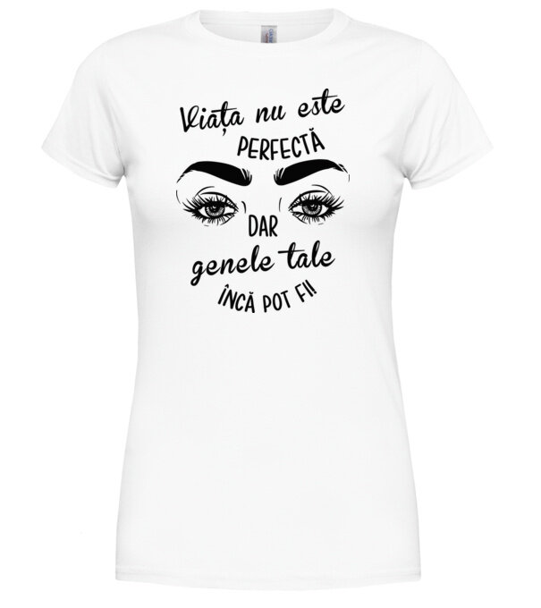  model  pe tricou