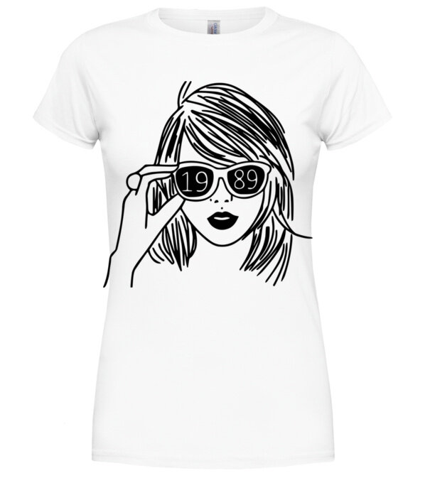  model  pe tricou