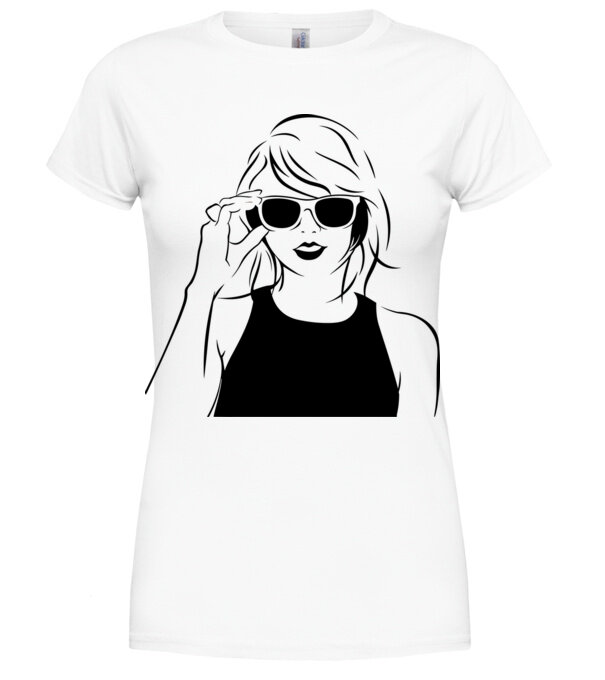  model  pe tricou