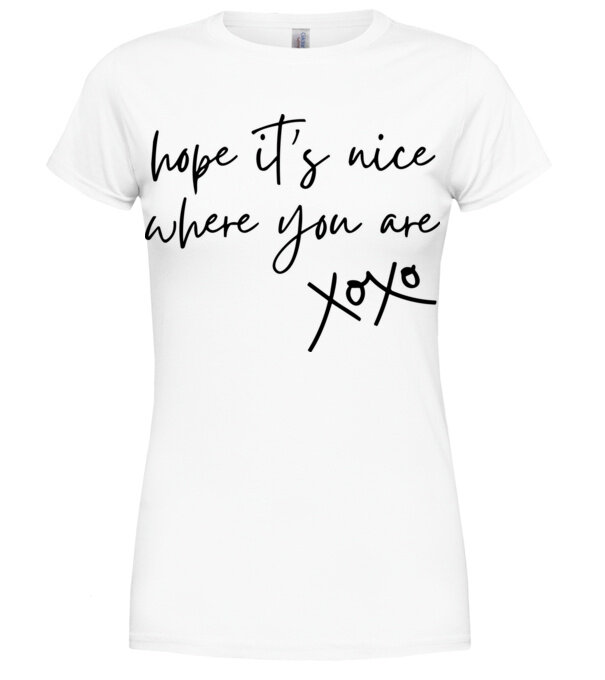  model  pe tricou