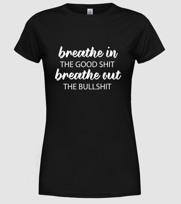 Inspiră model negru pe tricou