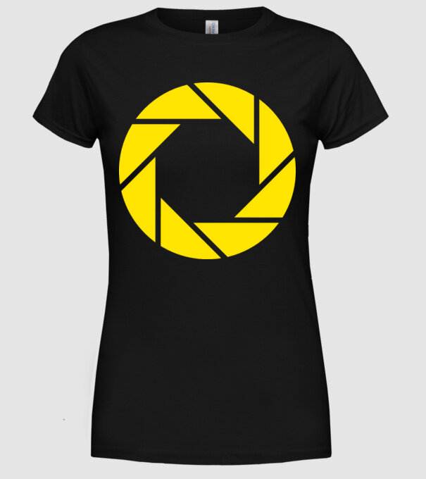 Blende model negru pe tricou
