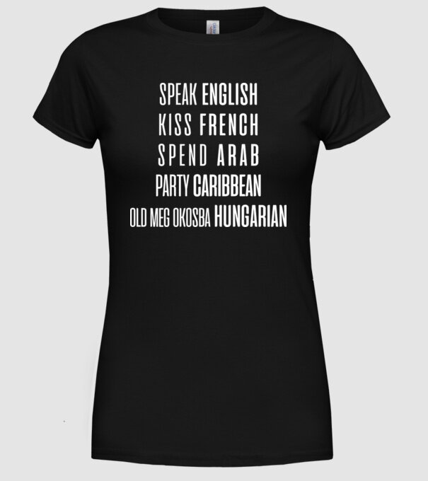 model negru pe tricou
