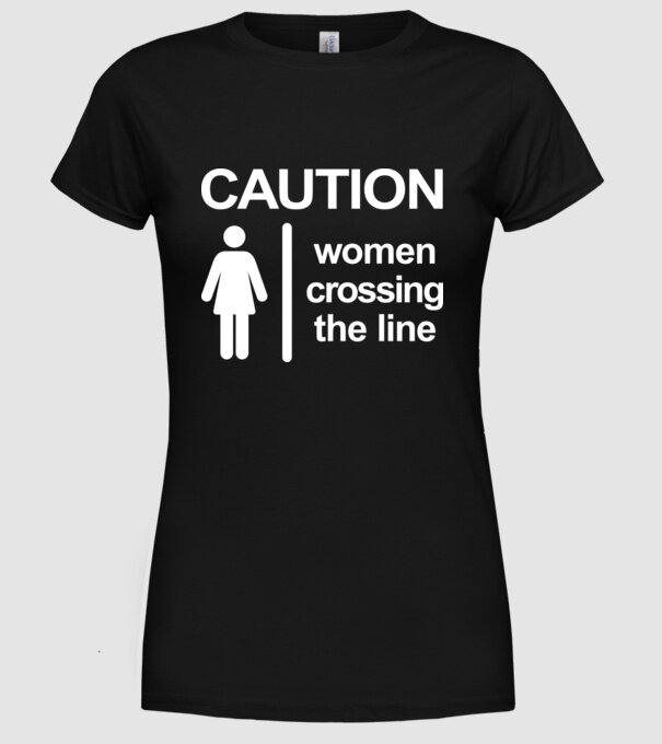 Atenție, femeie care depășește barierele model negru pe tricou