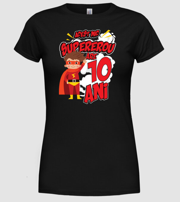 Acest mic supererou are 10 ani model negru pe tricou