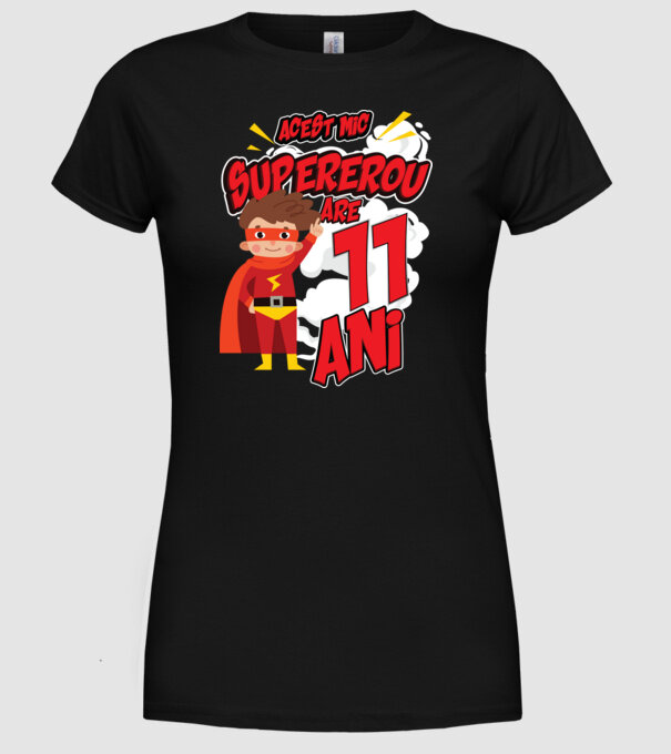 Acest mic supererou are 11 ani model negru pe tricou