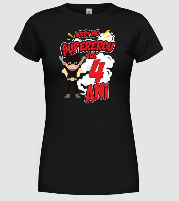 Acest mic supererou are 4 ani model negru pe tricou
