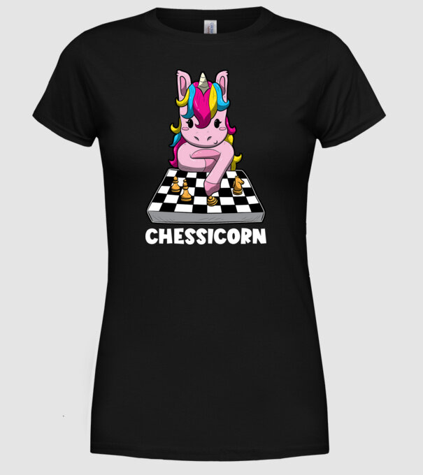 Chessicorn model negru pe tricou