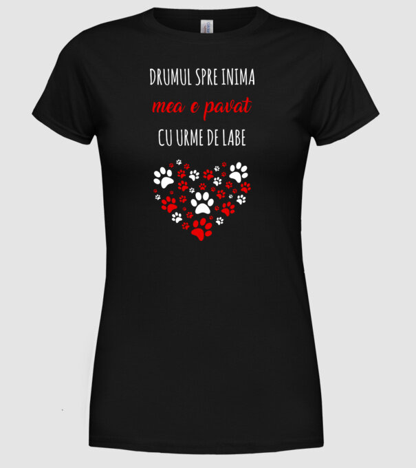 Drumul spre inima mea e pavat cu urme de labe model negru pe tricou