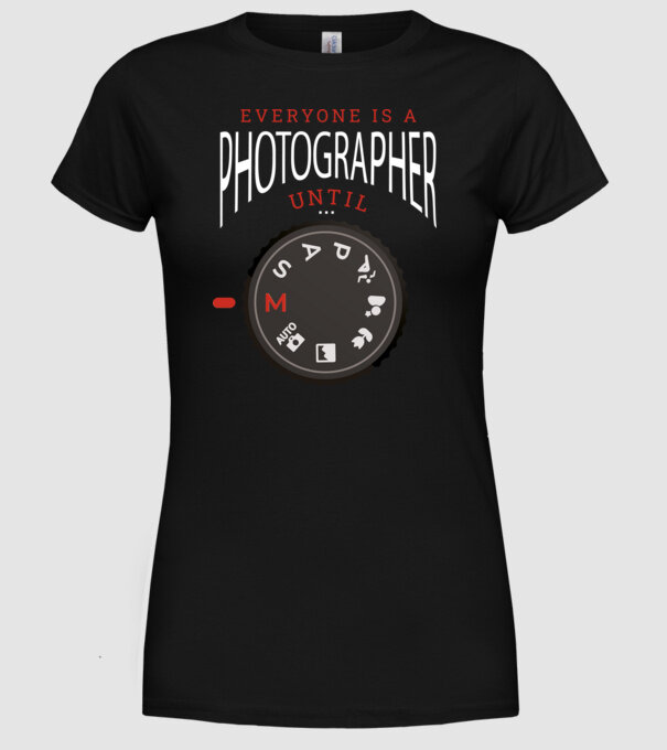 Everyone is a photographer until model negru pe tricou