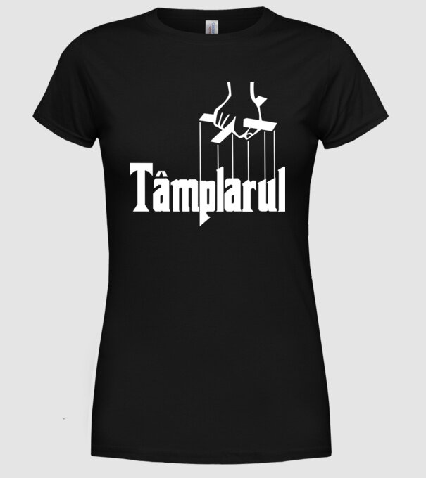 Tâmplarul model negru pe tricou