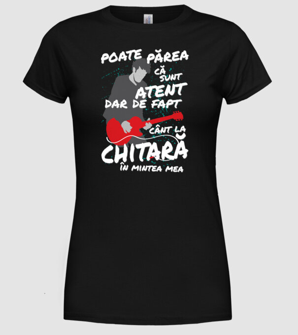 poate părea că sunt atent, dar de fapt cânt la chitară în mintea mea model negru pe tricou