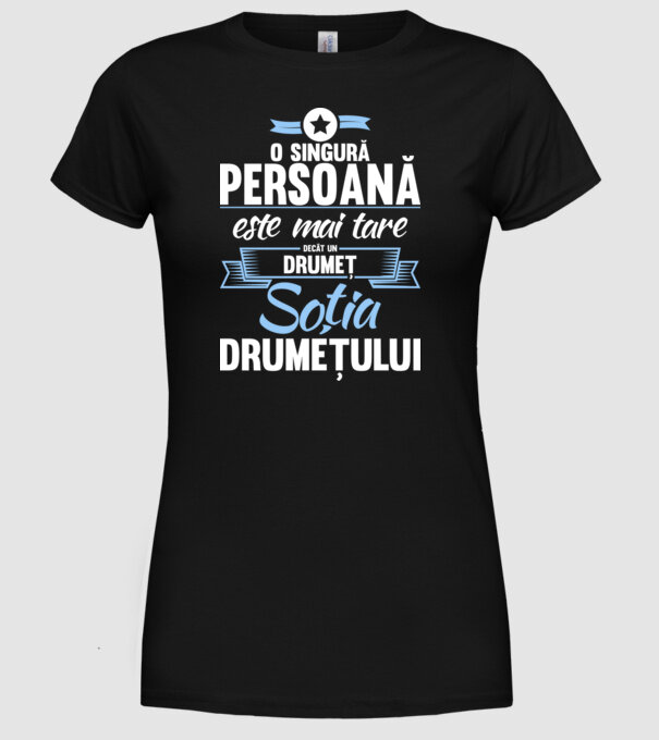 numai o persoană este mai tare decât un amator de drumeții, soția amatorului de drumeții model negru pe tricou