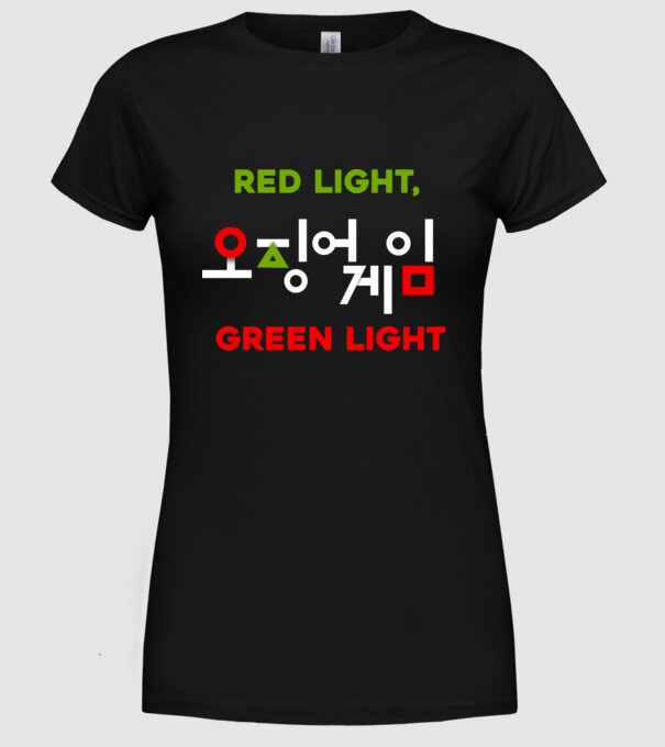 red light green light model negru pe tricou