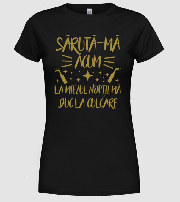 sărută-mă acum, la miezul nopții mă duc la culcare model negru pe tricou