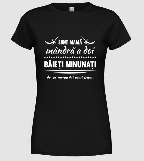 Sunt Mamă mândră a doi băieți minunați - da, ei mi-au dat acest tricou model negru pe tricou