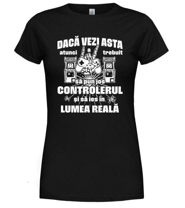  model  pe tricou