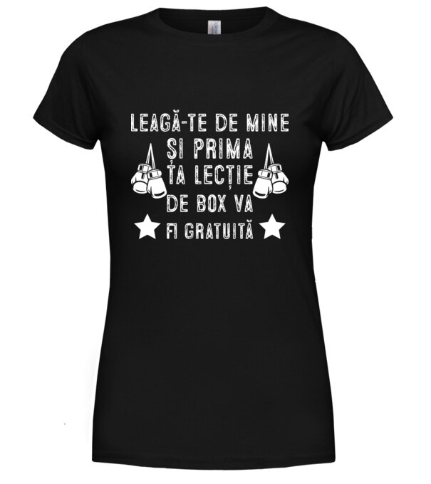  model  pe tricou