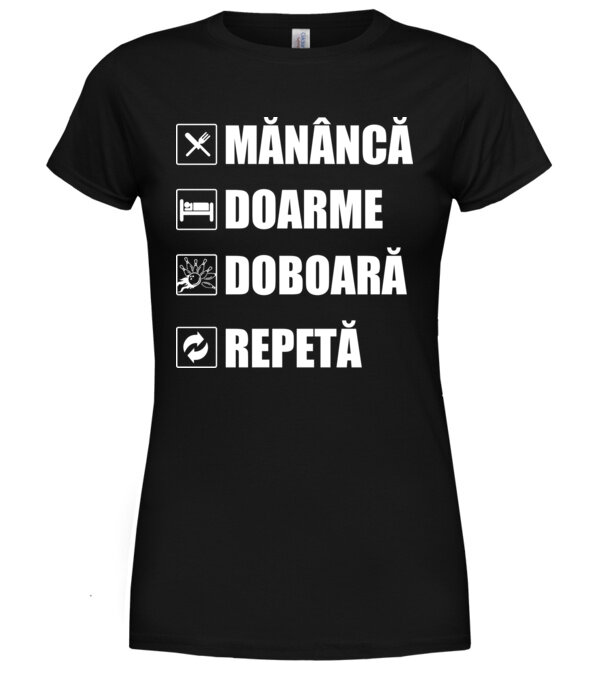  model  pe tricou