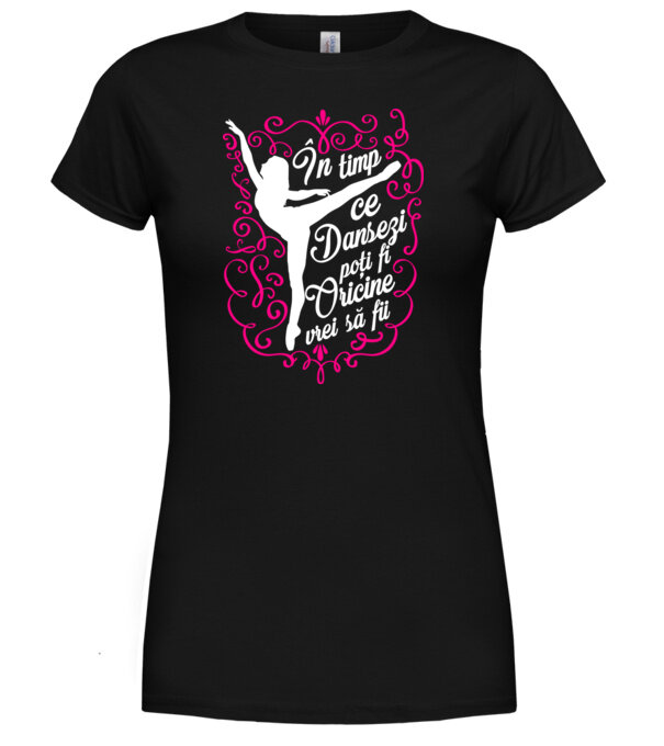  model  pe tricou